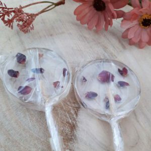 Transparante lolly - 6 cm - met rozenblaadjes