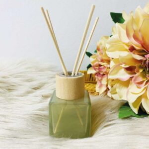 Parfumflesje vierkant met houten dop - 50ml - Eucalyptusgroen