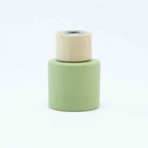 Parfumflesje rond zijdegroen met houten schroefdop – 50 ml