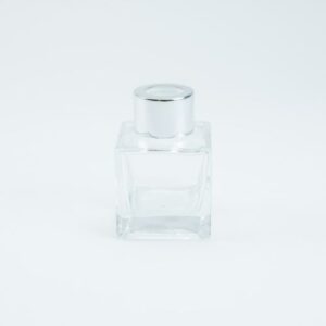 Parfumflesje vierkant transparant met zilveren schroefdop – 50 ml