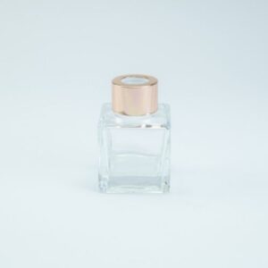 Parfumflesje vierkant transparant met rosé gold schroefdop – 50 ml