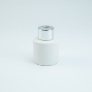 Parfumflesje rond wit met zilveren schroefdop – 50 ml