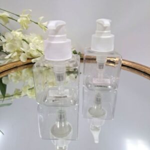 Kubusvormig zeeppompje transparant met wit pompje - 90 ml